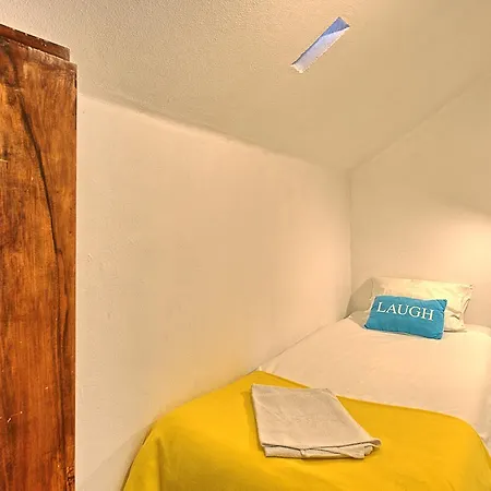 Sao Pedro 30 Guests Lisbona